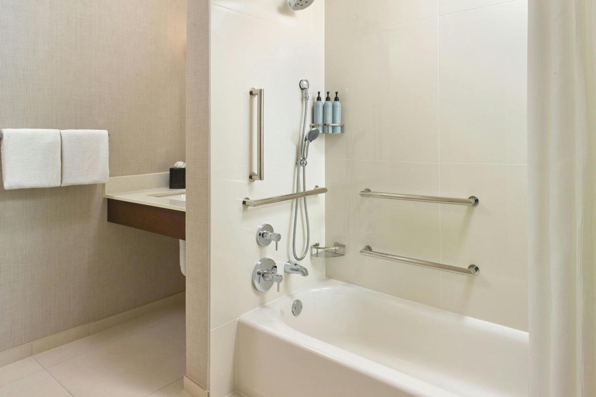Long Island Hauppauge/islandia Hotel Hauppauge